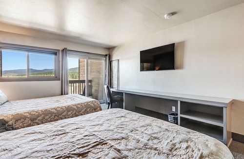 Angel Fire Hotel | Convenient Location | Elk Horn Lodge 201