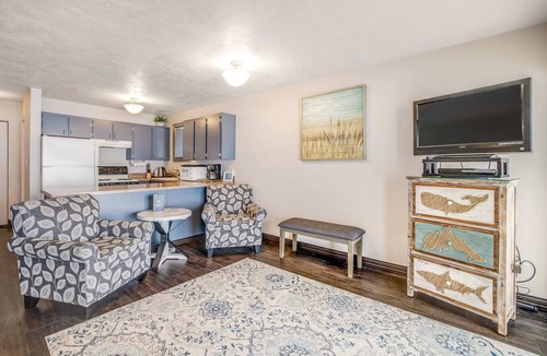 Newport Apartment | Convenient oceanfront studio condo with ocean view and seasonal pool