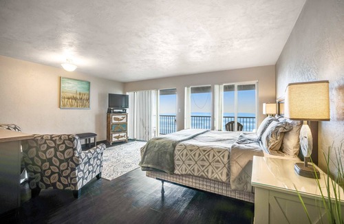 Newport Apartment | Convenient oceanfront studio condo with ocean view and seasonal pool