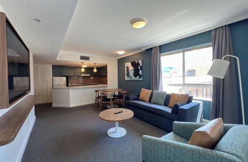 Chatswood Apartment | Convenient One-bedroom next to Chatswood station