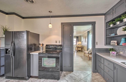 Preston House | Convenient Preston Retreat w/Private Yard!
