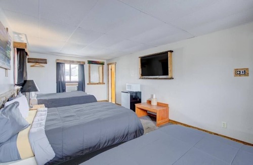 Chamberlain Hotel | Convenient Room Near I-90 Rest Stops & Local Attractions, w/Free Parking