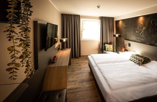 Korntal-Munchigan Hotel | Convenient Room near City Center — Perfect for Small Groups Traveling Together