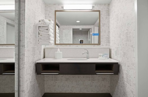 Cranberry Township Hotel | Convenient Stay! Indoor Pool, Free Breakfast and Parking! Close to North Park!