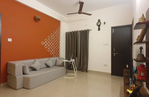 Anna Nagar Apartment | Convenient shared room in a 2bhk with all amenities at value in central Chennai.