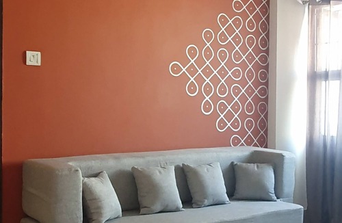 Anna Nagar Apartment | Convenient shared room in a 2bhk with all amenities at value in central Chennai.