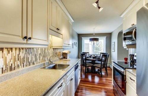 Southwest Edmonton Condo | Convenient Southside- 10 min to West Edmonton Mall, Cross Cancer Clinic, U of A