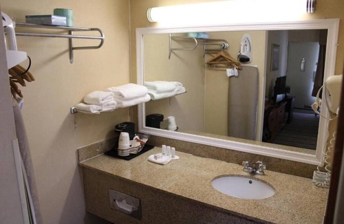 Lynchburg Hotel | Convenient Space for Families and Pets Near Sandusky Park