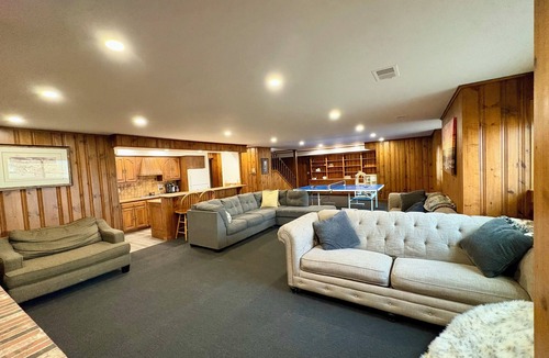 Shawnee House | Convenient Spacious 7-bedroom estate in Shawnee neighboring the Park