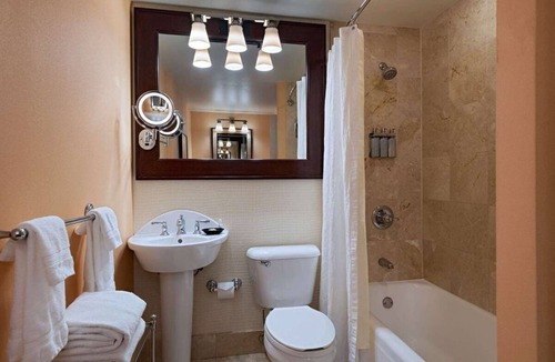 Downtown Austin Hotel | Convenient Stay! THREE Relaxing Units, Pet-friendly, Indoor Swimming Pool!