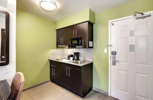 East Brunswick Hotel | Convenient Stay Near Rutgers