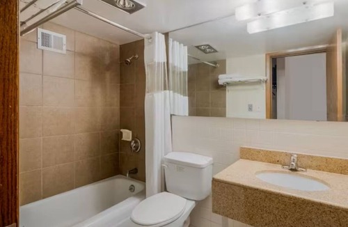 Morton Hotel | Convenient Stay Near I-74 and Downtown Morton - Complimentary Self Parking!