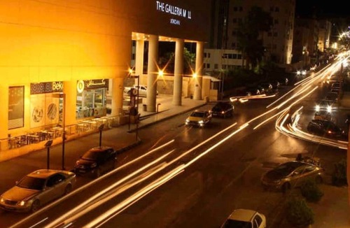 Al Swaifyeh Apartment | Convenient studio 13 mins to downtown - steps away to great food, cafes, shops