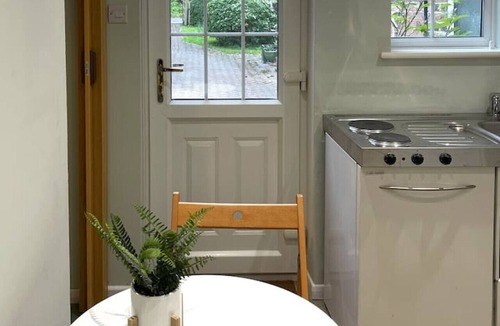 Cambridge House | Convenient Studio nr Addenbrookes with Parking