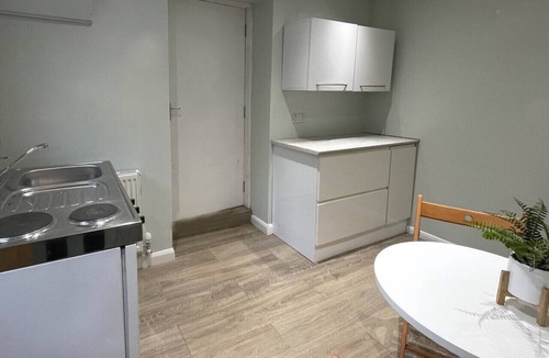 Cambridge House | Convenient Studio nr Addenbrookes with Parking