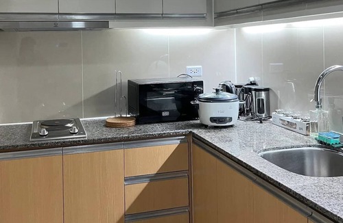Bagumbayan Apartment | Convenient Studio w/ Infinity Pool, Sauna & More!