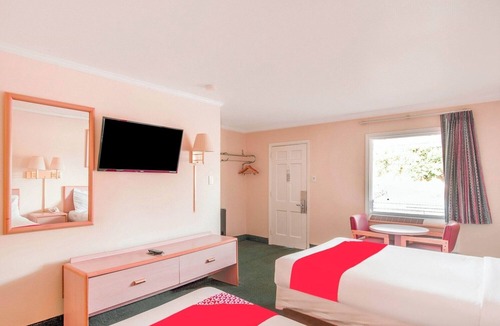 Durham Hotel | Convenient Suburban Stop – Clean, Comfy & Close to Downtown Durham