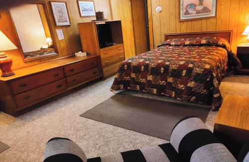 International Falls Hotel | Convenient Retreat w/Free Breakfast Ideal for Exploring Voyageurs National Park