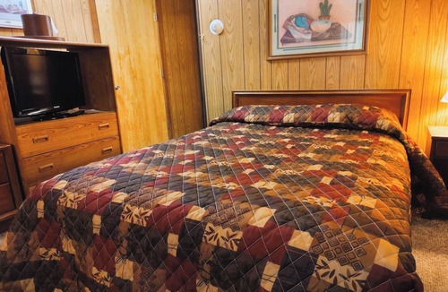 International Falls Hotel | Convenient Retreat w/Free Breakfast Ideal for Exploring Voyageurs National Park