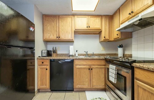 Bloomington Condo | Convenient Wayfarer’s Rest