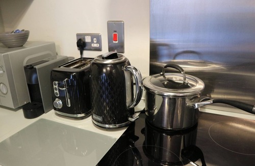Sutton Cross Apartment | Conveniently located, 2 bedroom modern apartment