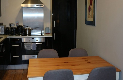 Sutton Cross Apartment | Conveniently located, 2 bedroom modern apartment