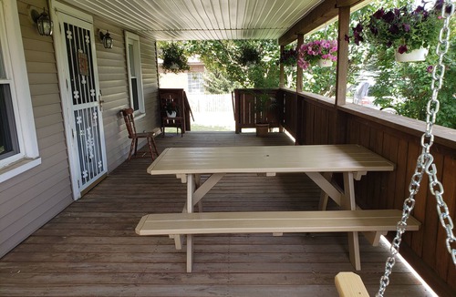 Bristolville House | Conveniently located 2 bedroom home only minutes from hiking and state park fun!