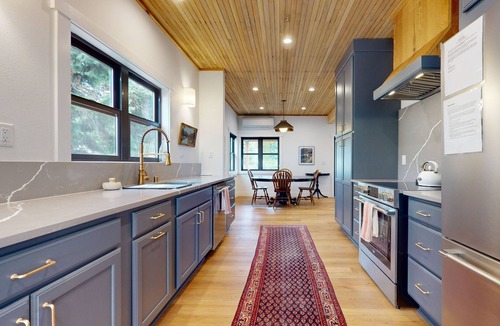 Ronald House | Conveniently located, Cabin w/foosball, gas grill, kids games, near town!