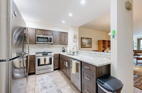 Eagle-Vail Condo | Conveniently located condo with W/D, full kitchen, & shared pool/hot tub