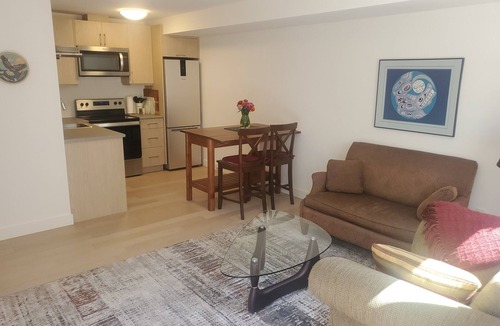 Duncan Apartment | Conveniently located guest suite in the heart of the Cowichan Valley.