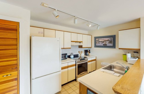 Stowe Area Condo | Conveniently located mountain condo with indoor pool & hot tub - close to skiing