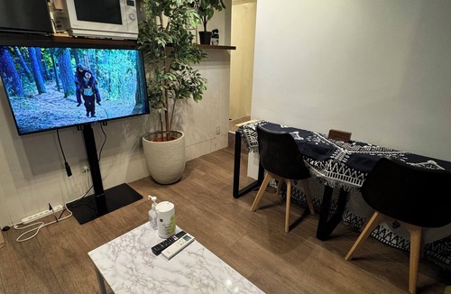 Nishi-Shinjuku Apartment | Conveniently located right next to Central Park and a 2-minute walk from the station! Cherry blossom illumination and picnics can be enjoyed. Easy to get anywhere in the central city center!