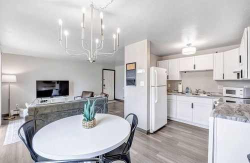 Bellevue Apartment | Conveniently Located Two-Bedroom Suite