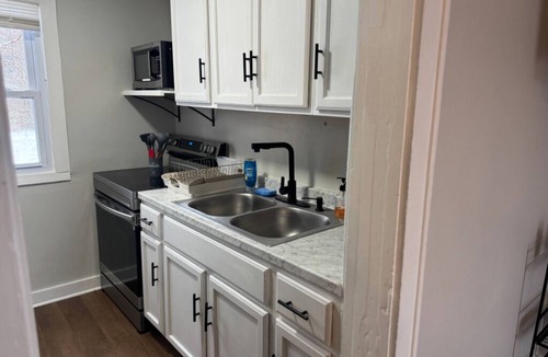 Vincennes Apartment | Conveniently located, cozy units designed with the business traveler in mind.