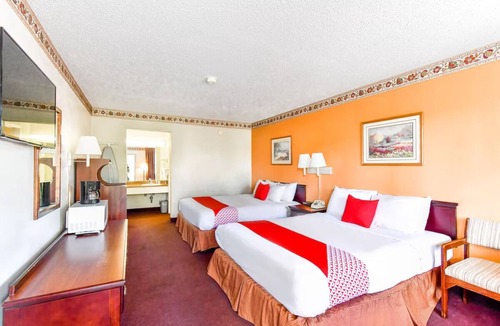 Tyler Hotel | Conveniently Situated 2 Double Room for Road Trippers