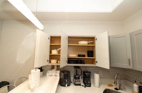 Le Droit Park Apartment | Convention Center/Howard/Downtown Sleeps 8 Apt