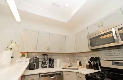 Le Droit Park Apartment | Convention Center/Howard/Downtown Sleeps 8 Apt