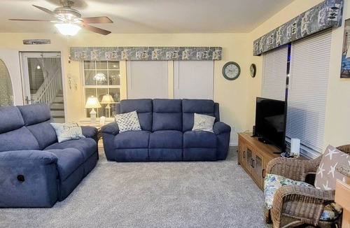 Wildwood Condo | Convention Ctr., Beach, Boardwalk only 1.5 blocks away. Weekly rentals only.
