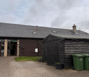 Thistley Green House | Converted Barn - Super King beds, Parking, WiFi