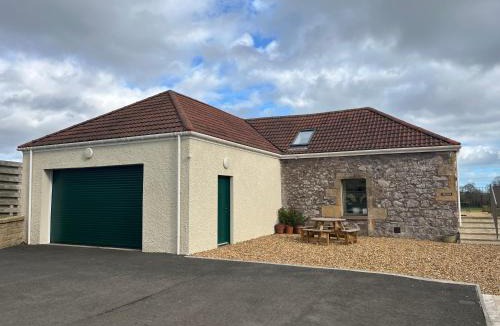 Cupar House | Converted Barn - Romantic Countryside Escape
