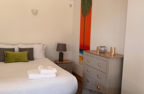 Cuddesdon Apartment | Converted Barn Studio with Private En-Suite