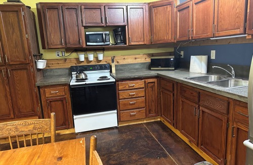 Brownstown House | Converted Barn to your comfy get away, close to Yakima/Naches. Farm Stay Tieton