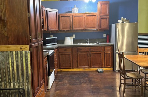 Brownstown House | Converted Barn to your comfy get away, close to Yakima/Naches. Farm Stay Tieton