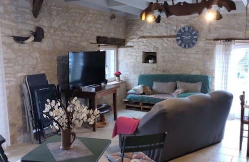 Mayrac House | Converted barn with large enclosed grounds, ideal for families,