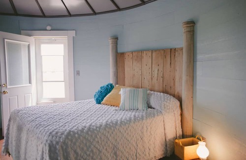 Alvan Cabin | Converted Grain Silo for Unique Glamping Accommodation in Alvin, Illinois