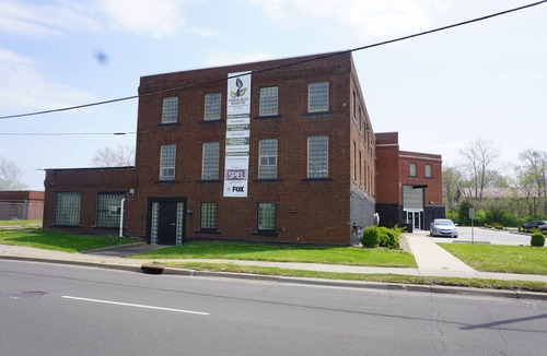 Carbondale Apartment | Converted Historic Suite · Full Kitchen, 3rd Flr