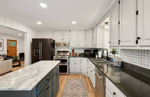 Gallatin House | Converted MiniFarm North of Nashville 'The Hollow'