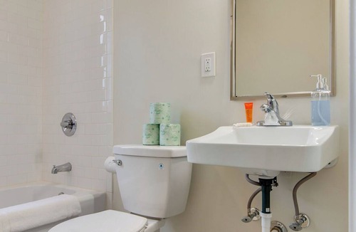 Music Row Hotel | Converted Studio Apartment. - Great Location!