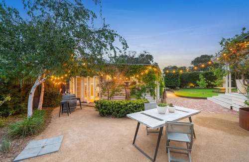 Queenscliff Apartment | Converted studio w/garden views