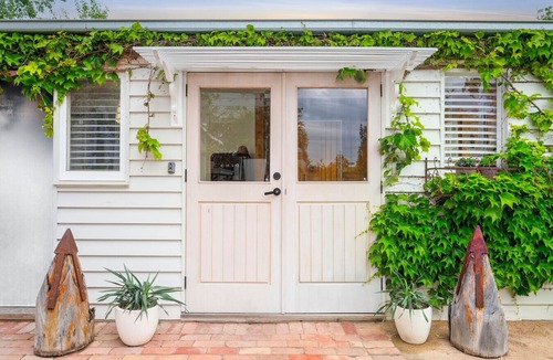 Queenscliff Apartment | Converted studio w/garden views